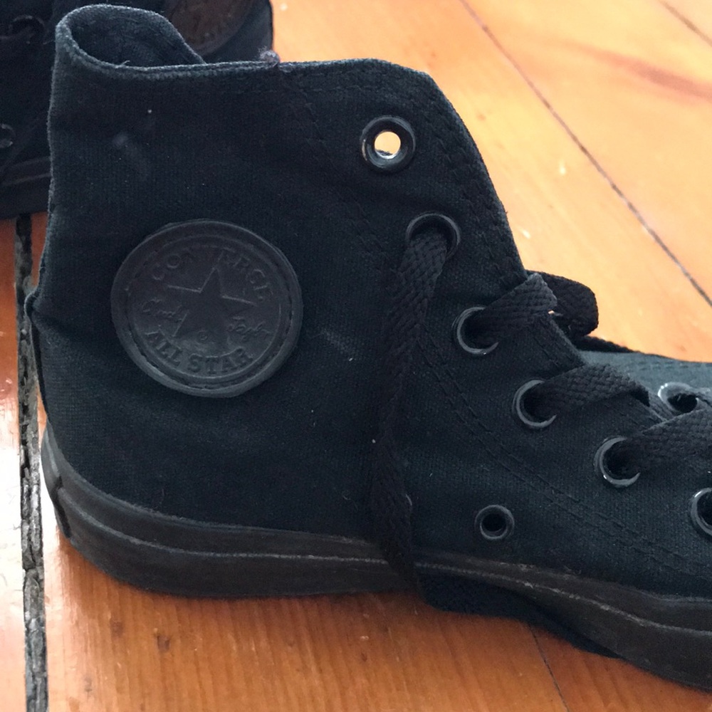 Converse - Picture 2 of 3